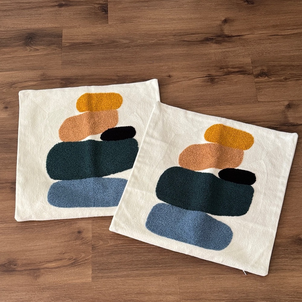 18x18 Set of 2 Abstract Multicolor Throw Pillow. Inserts Not Included. - Picture 4 of 6